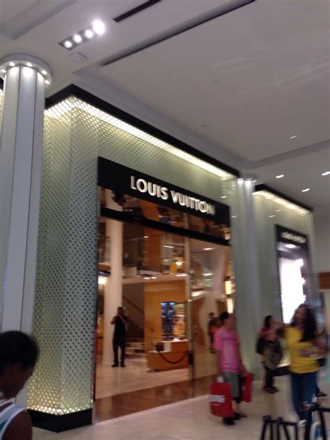 louis vuitton roosevelt field|louis vuitton store hours.